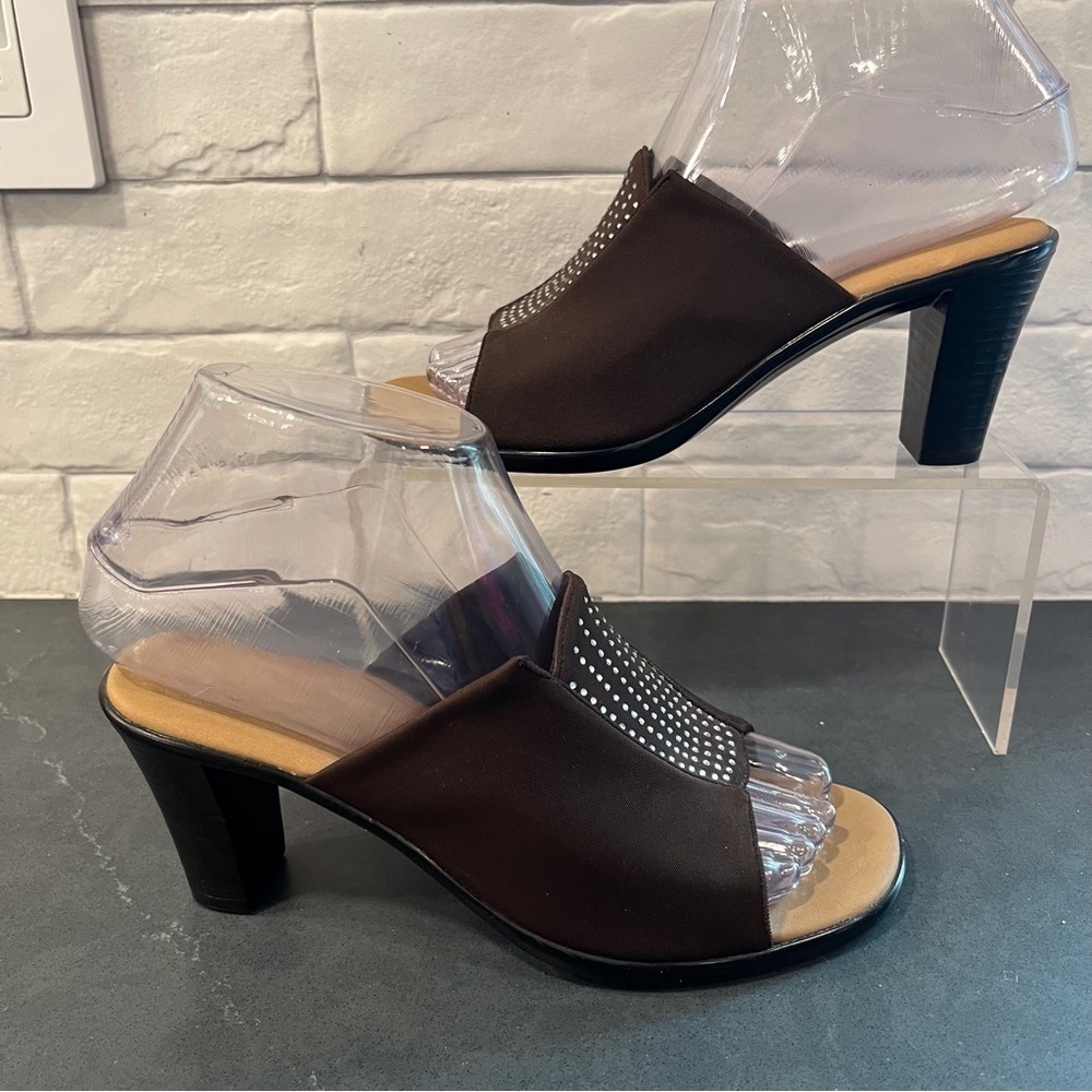 Onex sz 6 brown stretchy mules with crystal bling design